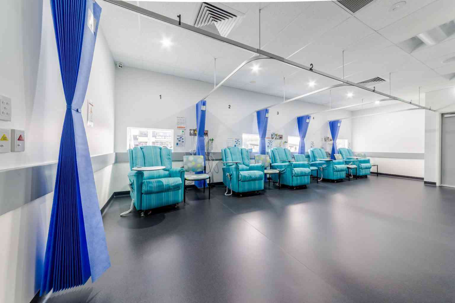 recovery ward with 5 chairs